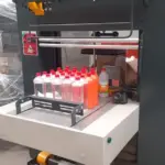 Seladora Bundling semi automática. Medidas: 600x400x4500 Voltagem: 380v Trifásico Pintura epóx eletrostática Chapa aço Carbono #14 Processo de agrupamento de potes, garrafa pet, utensílios domésticos e proteção para outros tipos.